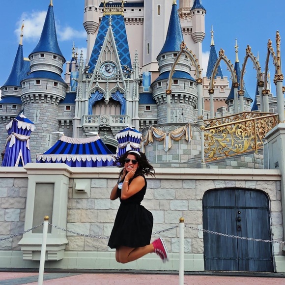 Meet your Posher, Ivonne💕 - Picture 3 of 4